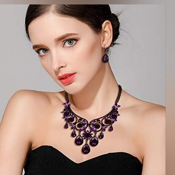 Hauntingly Beautiful Purple Gothic Romance Necklace & Earrings Set - Picture 2 of 2